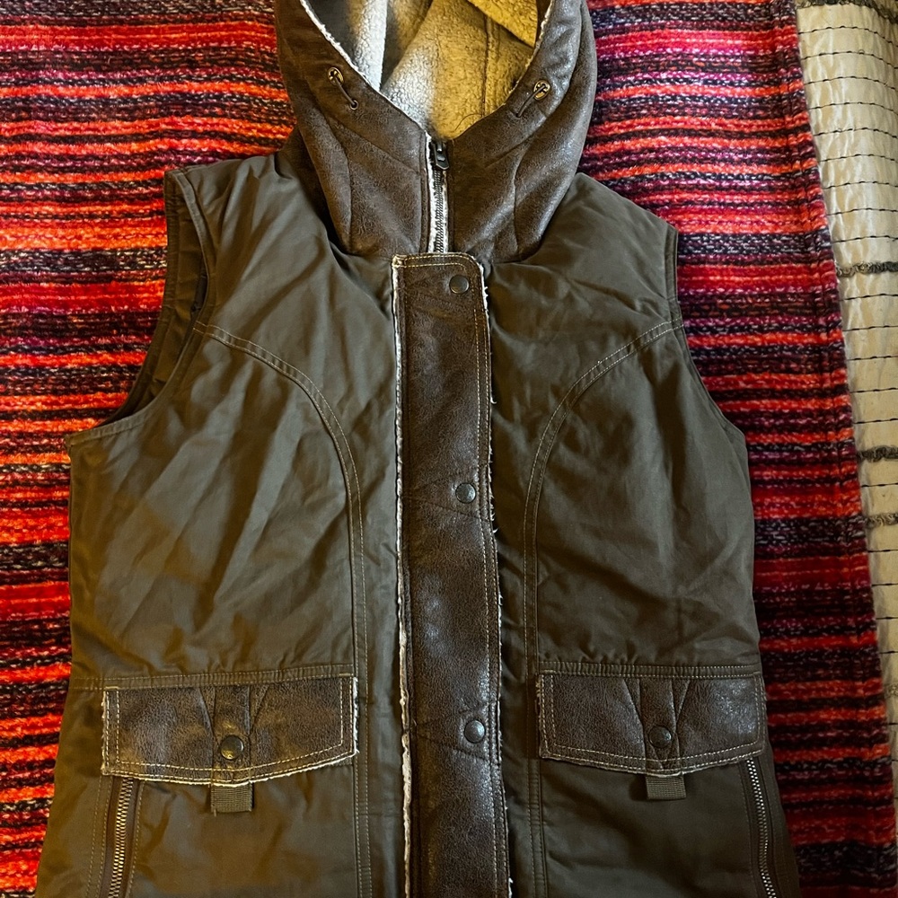 Kuhl Arktik Down Hooded Vest Size Medium Olive Green